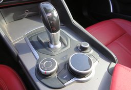 2017 Alfa Romeo Giulia - Thumbnail 35