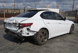 2017 Alfa Romeo Giulia - Thumbnail 10