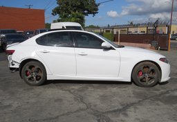 2017 Alfa Romeo Giulia - Thumbnail 5