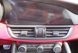 2017 Alfa Romeo Giulia - Thumbnail 33