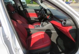 2017 Alfa Romeo Giulia - Thumbnail 24