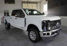 2024 Ford F-250 Super Duty - Thumbnail 2