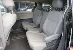2022 Toyota Sienna - Thumbnail 34