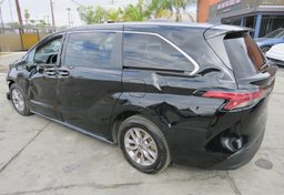 2022 Toyota Sienna - Thumbnail 8