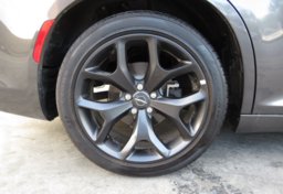 2021 Chrysler 300 - Thumbnail 17