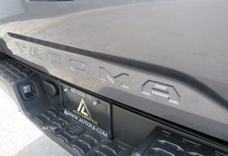 2021 Toyota Tacoma - Thumbnail 16