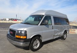 2018 GMC Savana Passenger - Thumbnail 2