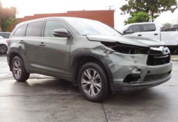 2015 Toyota Highlander - Thumbnail 2