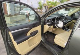 2015 Toyota Highlander - Thumbnail 21