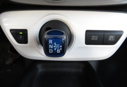 2018 Toyota Prius - Thumbnail 35