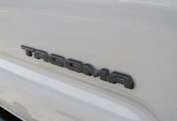 2019 Toyota Tacoma - Thumbnail 25