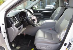 2015 Toyota Highlander - Thumbnail 28