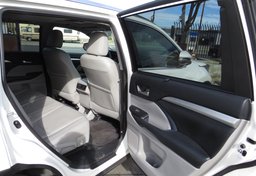 2015 Toyota Highlander - Thumbnail 25