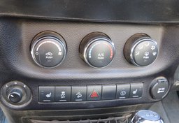 2016 Jeep Wrangler Unlimited - Thumbnail 34