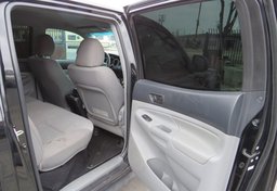 2013 Toyota Tacoma - Thumbnail 25