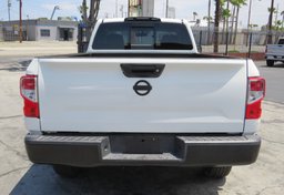 2017 Nissan Titan - Thumbnail 10