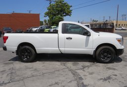 2017 Nissan Titan - Thumbnail 11