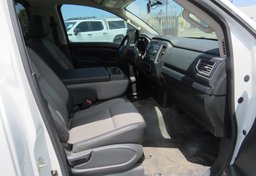 2017 Nissan Titan - Thumbnail 22