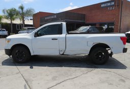 2017 Nissan Titan - Thumbnail 12