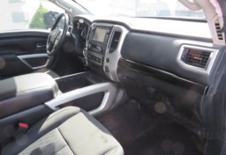 2017 Nissan Titan - Thumbnail 26