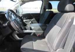 2017 Nissan Titan - Thumbnail 25