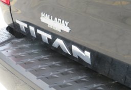 2017 Nissan Titan - Thumbnail 16