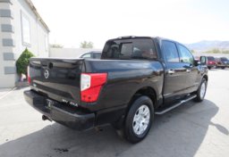 2017 Nissan Titan - Thumbnail 5