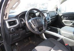 2017 Nissan Titan - Thumbnail 24