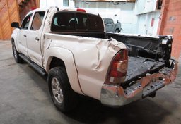 2015 Toyota Tacoma - Thumbnail 10