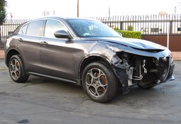 2018 Alfa Romeo Stelvio - Thumbnail 4