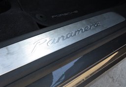 2015 Porsche Panamera - Thumbnail 35