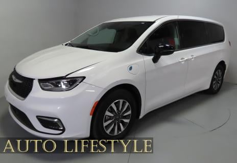 Picture of 2024 Chrysler Pacifica Plug-In Hybrid