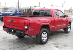 2017 Toyota Tacoma - Thumbnail 8