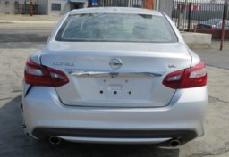 2018 Nissan Altima - Thumbnail 10