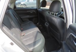 2018 Nissan Altima - Thumbnail 32