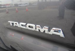2015 Toyota Tacoma - Thumbnail 17