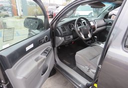 2015 Toyota Tacoma - Thumbnail 22