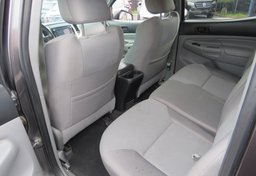 2015 Toyota Tacoma - Thumbnail 30