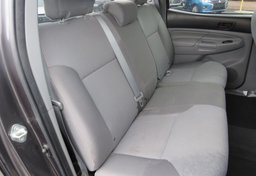 2015 Toyota Tacoma - Thumbnail 33