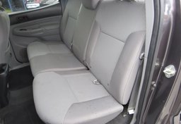 2015 Toyota Tacoma - Thumbnail 32