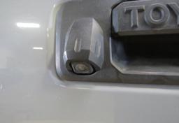 2020 Toyota Tacoma - Thumbnail 15