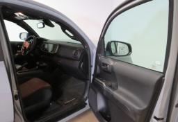 2020 Toyota Tacoma - Thumbnail 22