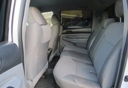 2015 Toyota Tacoma - Thumbnail 22