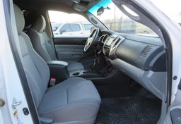 2015 Toyota Tacoma - Thumbnail 12