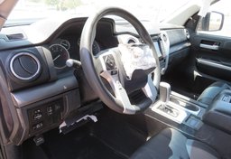 2015 Toyota Tundra 4WD Truck - Thumbnail 25