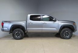 2016 Toyota Tacoma - Thumbnail 11