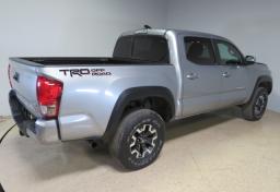 2016 Toyota Tacoma - Thumbnail 6