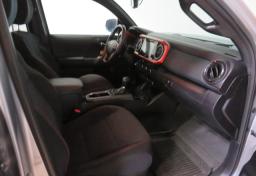 2016 Toyota Tacoma - Thumbnail 26