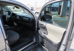 2018 Toyota Tacoma - Thumbnail 19