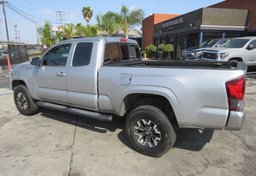 2018 Toyota Tacoma - Thumbnail 10